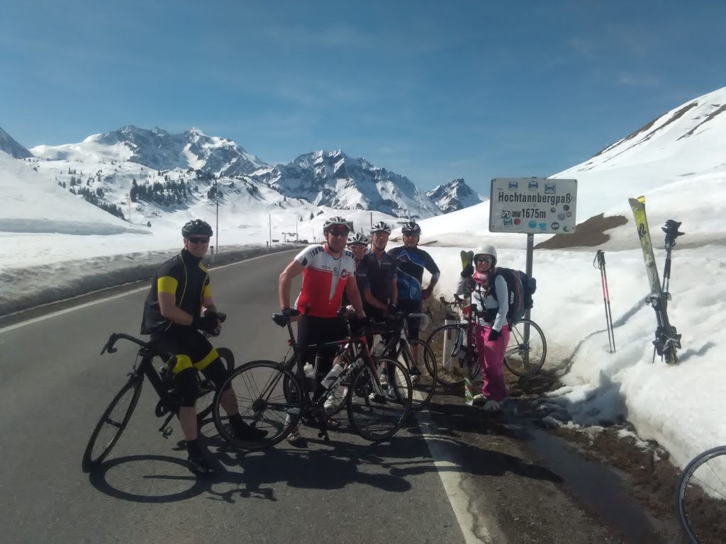 Rennradfahrer meets Skitourengänger