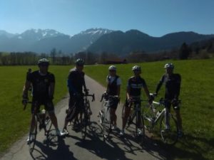 Hans, Helmut, Anita, Manu und Claus bei der Anfahrt nach Vils